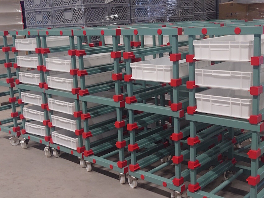 Bakkenwagens en Regaalwagens van NORAH Plastics
